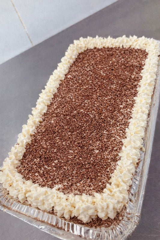 Salvadorian Tres leches 23.5 x 16 cm (Only in the store)